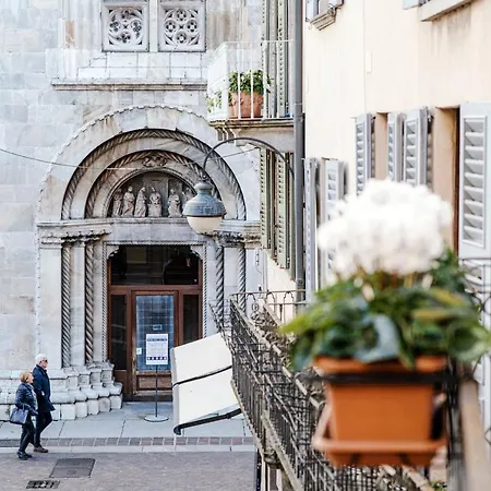 La Finestra Sul Duomo - The House Of Travelers Appartement Como