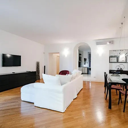 La Finestra Sul Duomo - The House Of Travelers Apartment *