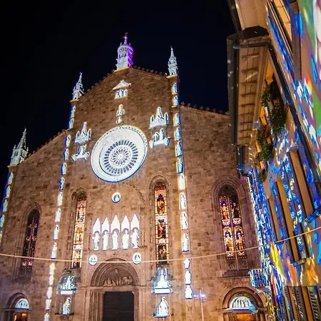 La Finestra Sul Duomo - The House Of Travelers Apartment