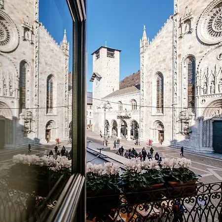 La Finestra Sul Duomo - The House Of Travelers Apartment
