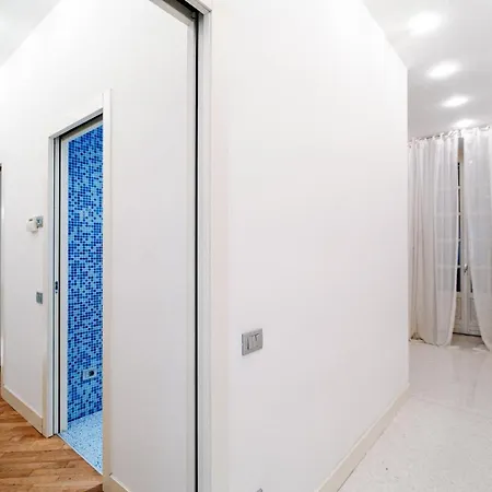 La Finestra Sul Duomo - The House Of Travelers Apartment *