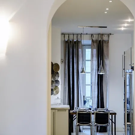 La Finestra Sul Duomo - The House Of Travelers Apartment *
