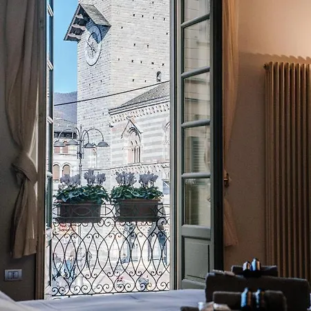 La Finestra Sul Duomo - The House Of Travelers Apartment *