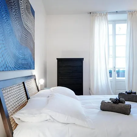 La Finestra Sul Duomo - The House Of Travelers Apartment