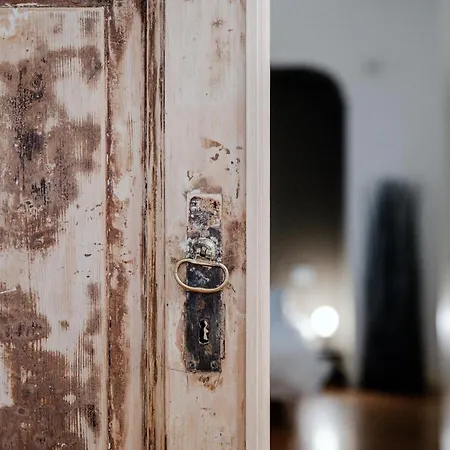 La Finestra Sul Duomo - The House Of Travelers Apartment *