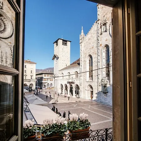 La Finestra Sul Duomo - The House Of Travelers * Como