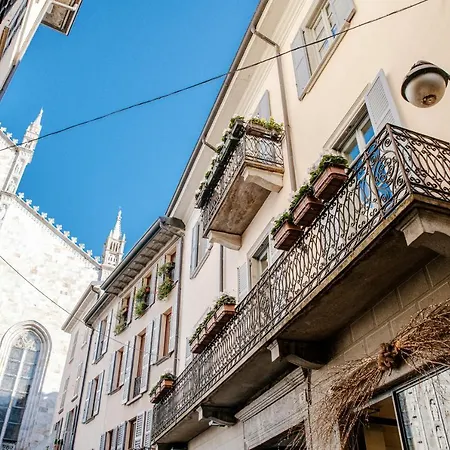 La Finestra Sul Duomo - The House Of Travelers Apartment Como