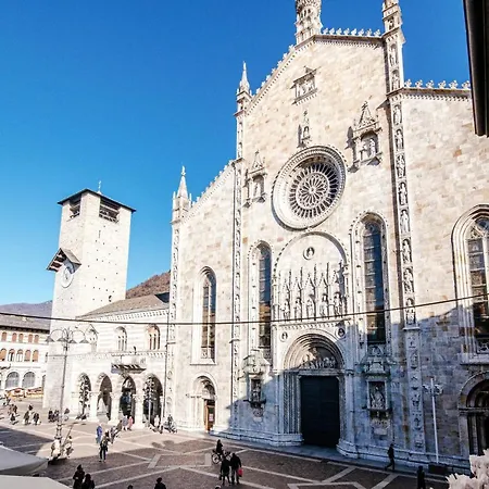La Finestra Sul Duomo - The House Of Travelers * Como