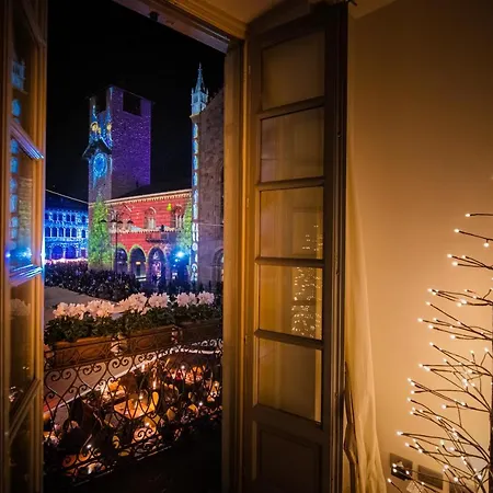 La Finestra Sul Duomo - The House Of Travelers Apartment *