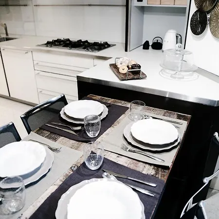 La Finestra Sul Duomo - The House Of Travelers Apartment *