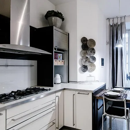 La Finestra Sul Duomo - The House Of Travelers Apartment *