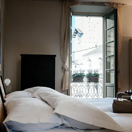 La Finestra Sul Duomo - The House Of Travelers Apartment
